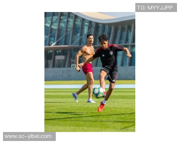 足球宝贝露阴事件引发热议社交媒体上掀起讨论风潮与反思